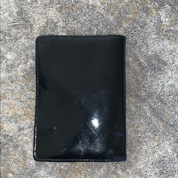 CHANEL BLACK PATENT LEATHER BI FOLD WALLET - Picture 2 of 7